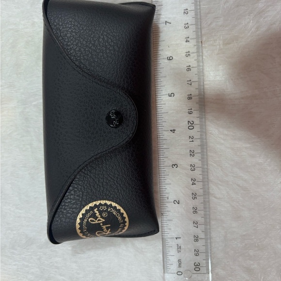 🕶️ Ray-Ban Black Case with Velvet Interior  🕶️ - Picture 4 of 5